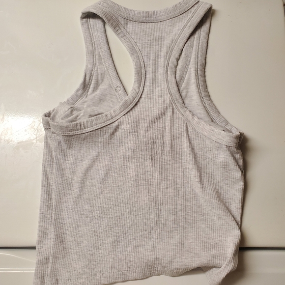 Aerie Outfit Gray Tank And Pink Shorts - Picture 7 of 7